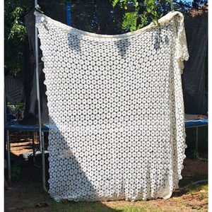 Vintage Crochet Ivory Queen Bedspread Coverlet Gorgeous Cottage Farmhouse Old